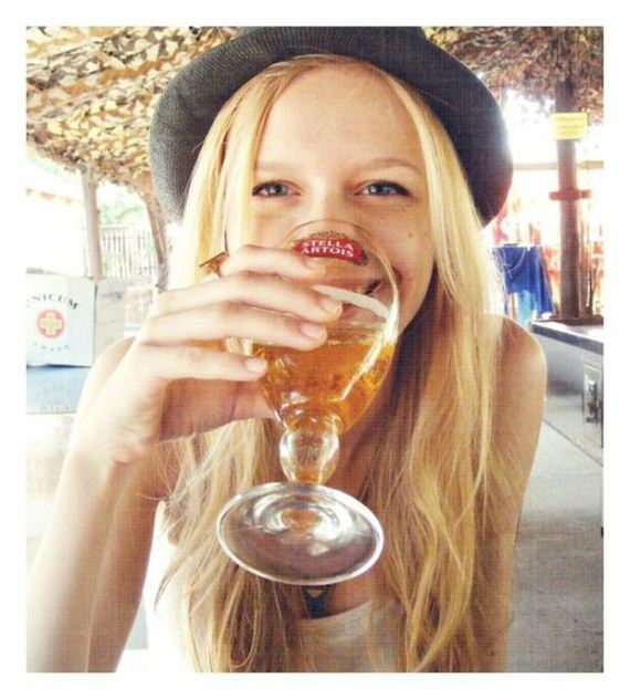 girls_drinking_beer