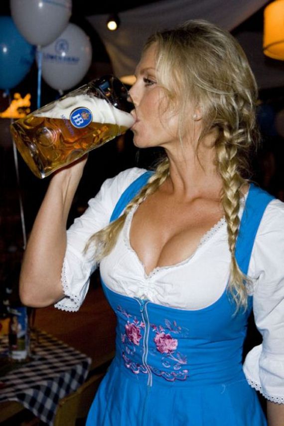 girls_drinking_beer