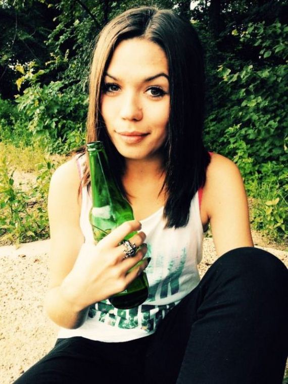 girls_drinking_beer