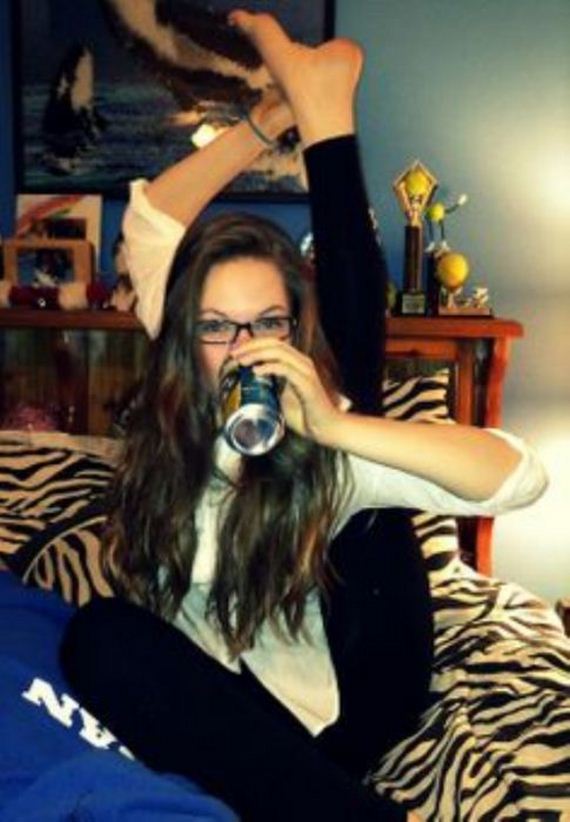 girls_drinking_beer