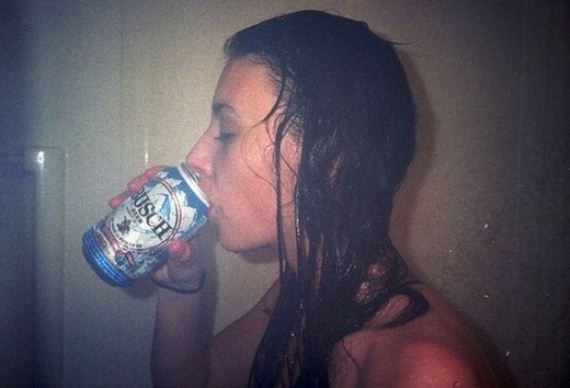girls_drinking_beer