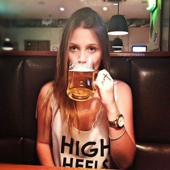 girls_drinking_beer