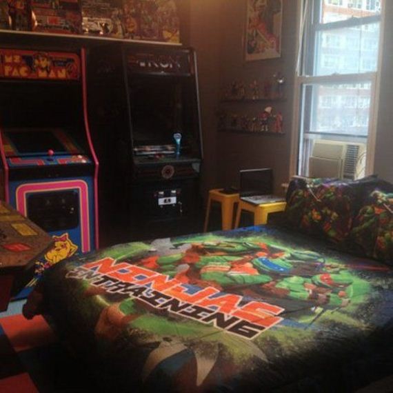 guy-turns-bedroom-arcade