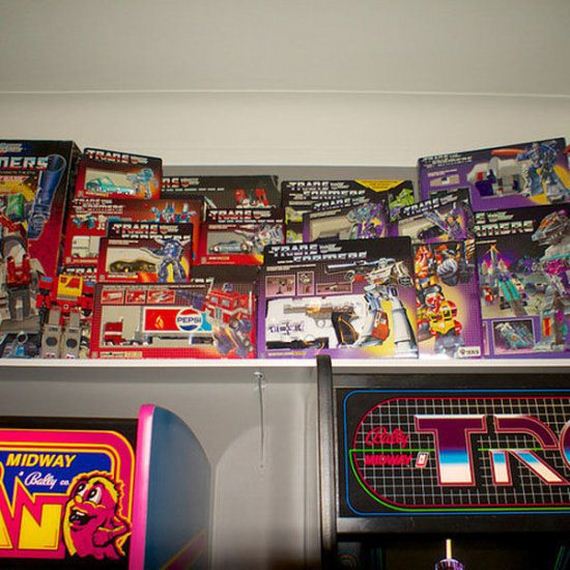 guy-turns-bedroom-arcade