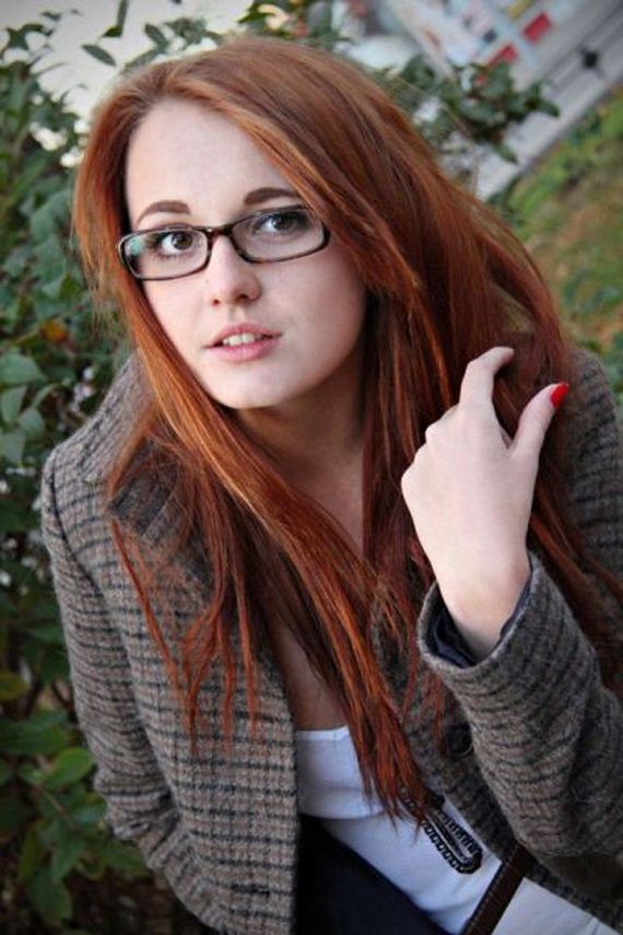 hot_girls_who_make_glasses