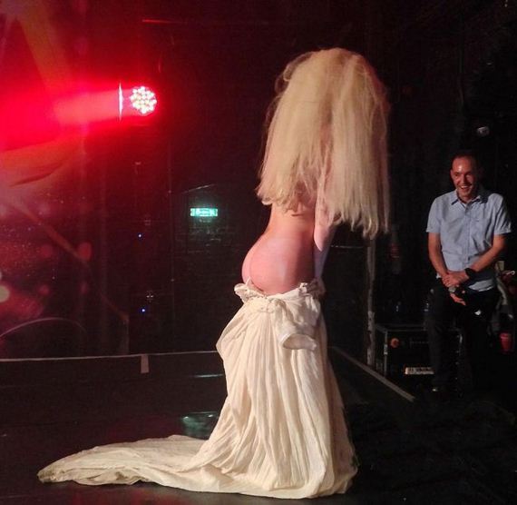 lady_gaga_ghost_dress