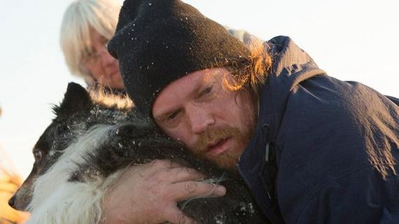 man_finds_his_dog_in_rubble_of_illinois_tornado