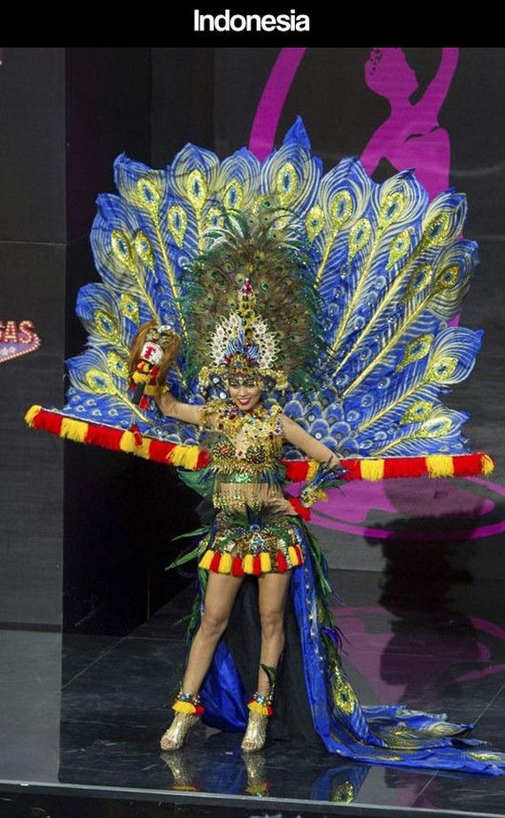 miss_universe_pageant_contestants_parade_costumes