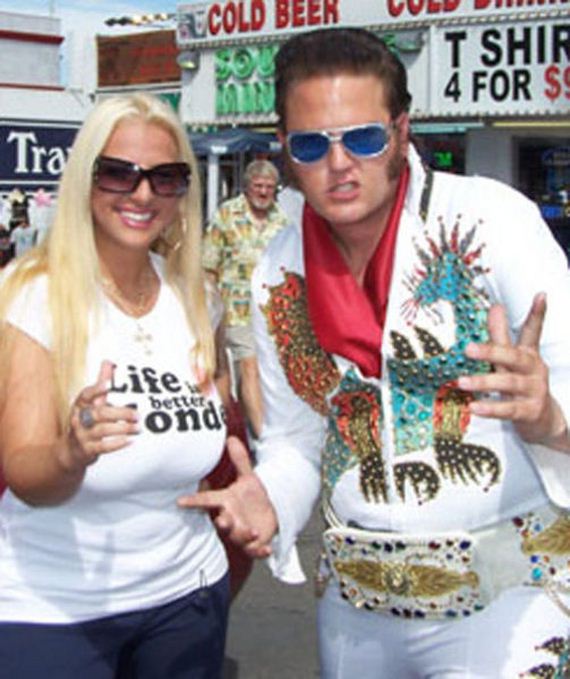 online_adult_entertainer_has_a_full_body_makeover