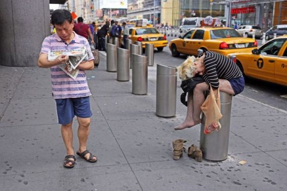 people_on_the_streets_of_ny