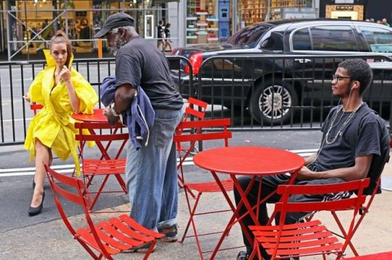 people_on_the_streets_of_ny