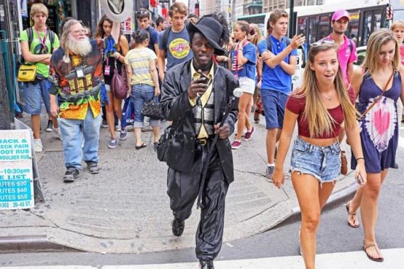 people_on_the_streets_of_ny