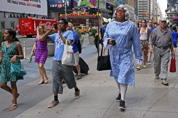 people_on_the_streets_of_ny