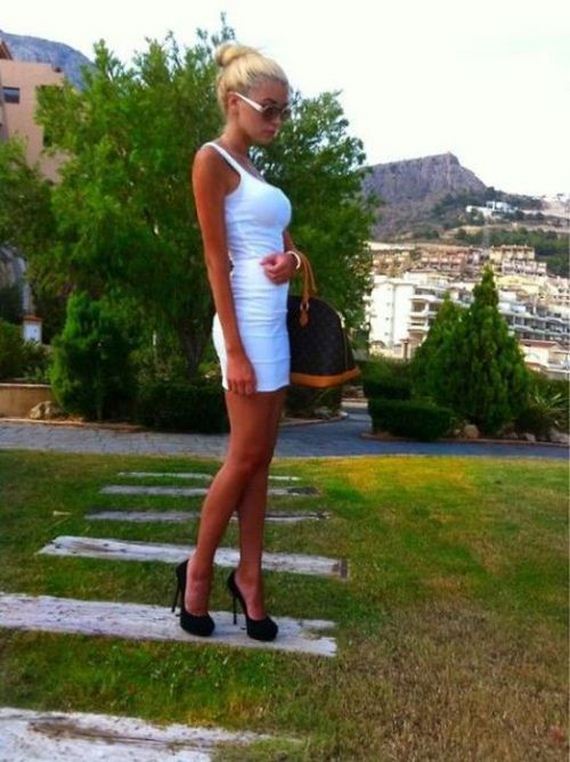 pretty_girls_in_tight_dresses_12