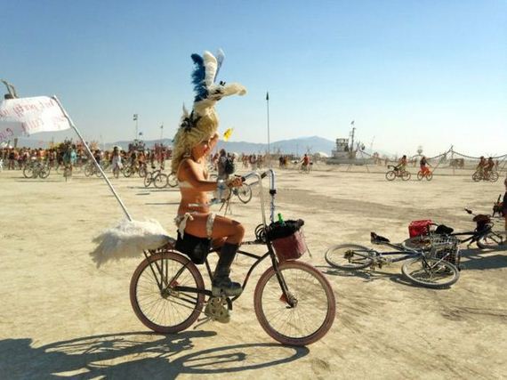 the_cool_and_creative_costumes_seen_at_burning_man_this