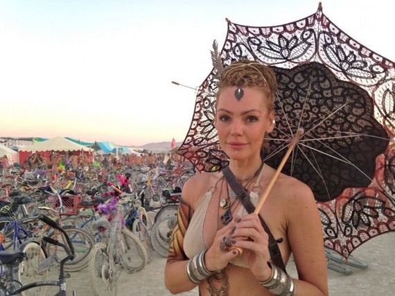 the_cool_and_creative_costumes_seen_at_burning_man_this