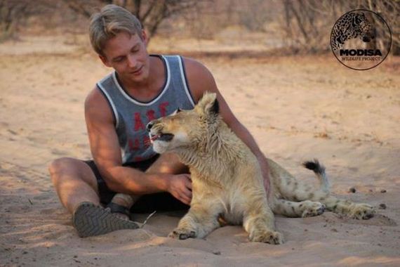 the_man_who_lived_with_lions_in_africa