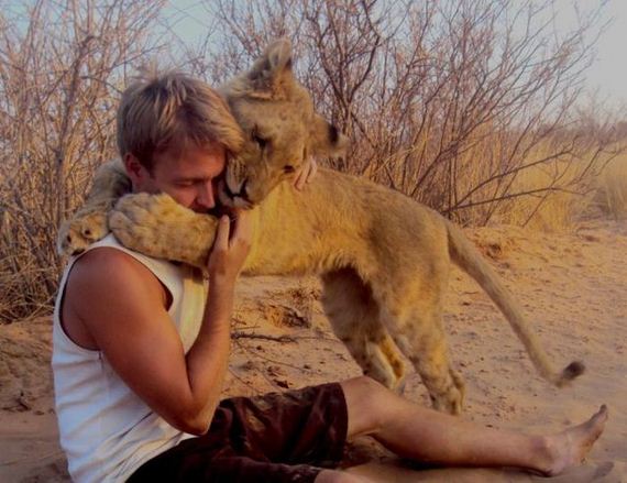 the_man_who_lived_with_lions_in_africa