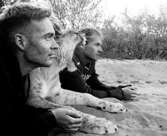 the_man_who_lived_with_lions_in_africa