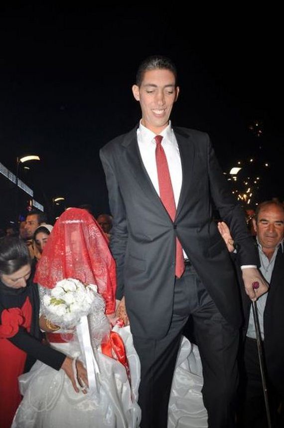 the_tallest_man_in_the_world_gets_married