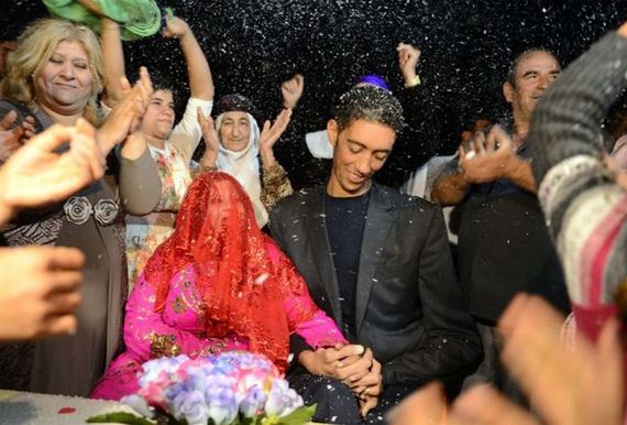 the_tallest_man_in_the_world_gets_married