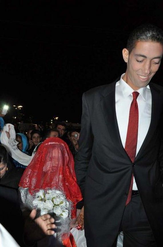 the_tallest_man_in_the_world_gets_married