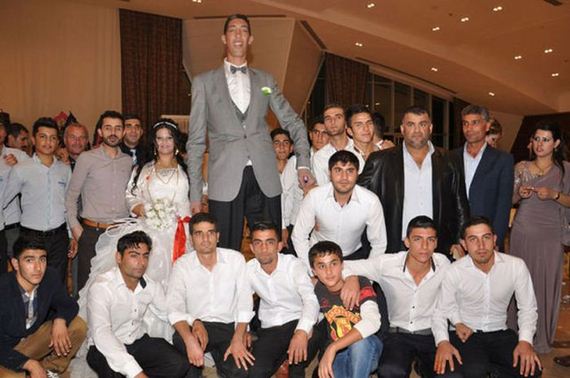 the_tallest_man_in_the_world_gets_married