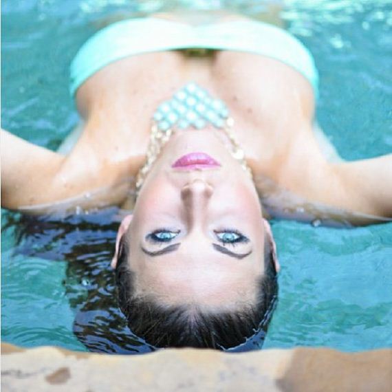 twitter-girl-follow