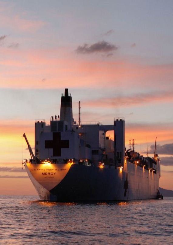 usns_mercy_comfort