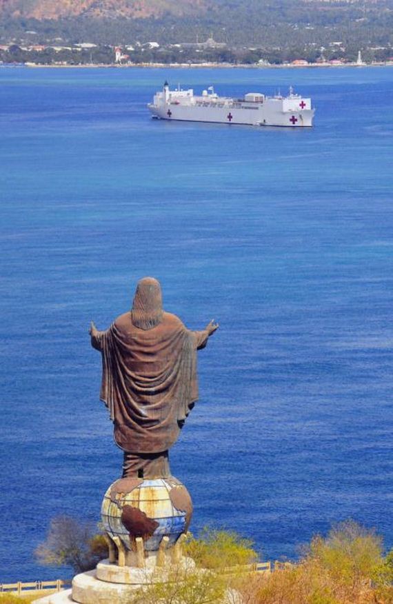 usns_mercy_comfort