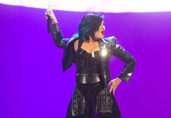 Demi-Lovato---Perform