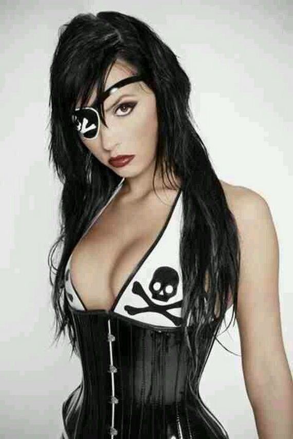 Sexy-girl-pirate