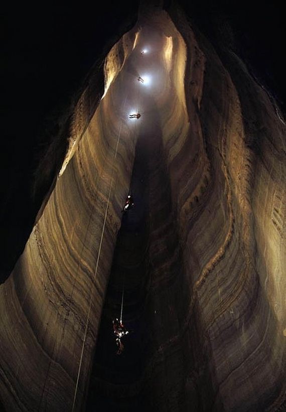 Worlds-Deepest-Cave