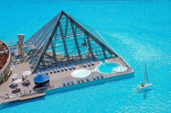 Worlds-Largest-Swimming-Pool