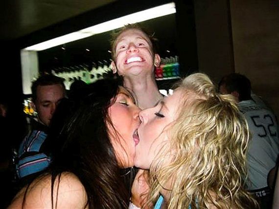 drunk_girls_kissing