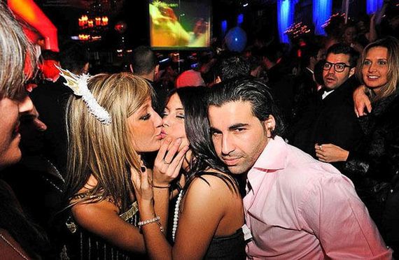 drunk_girls_kissing