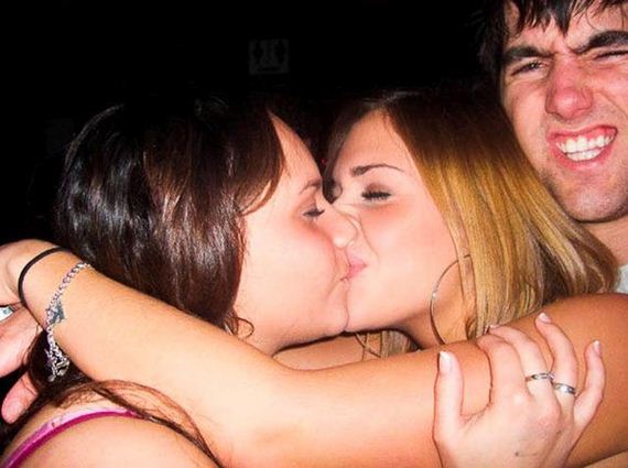 drunk_girls_kissing