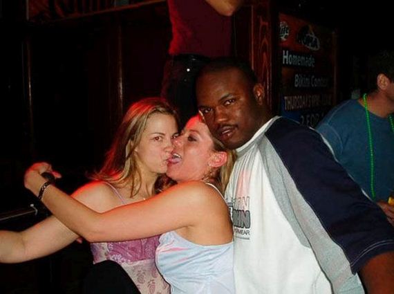 drunk_girls_kissing