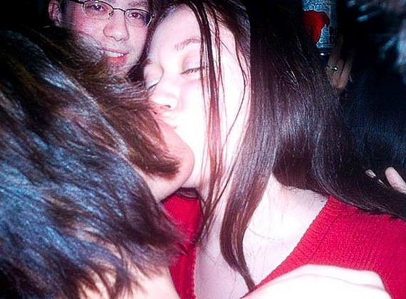 drunk_girls_kissing