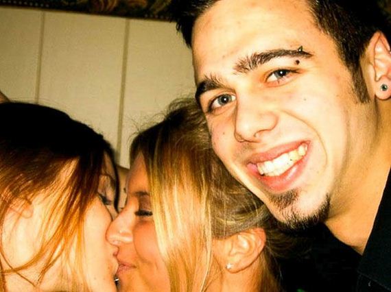 drunk_girls_kissing