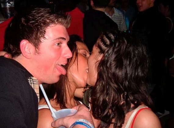 drunk_girls_kissing