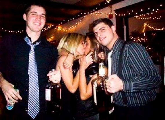 drunk_girls_kissing