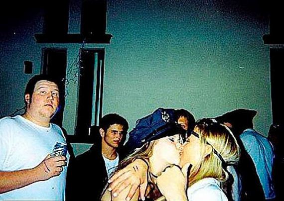 drunk_girls_kissing
