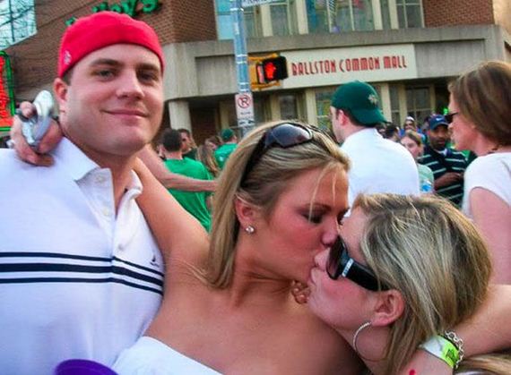 drunk_girls_kissing