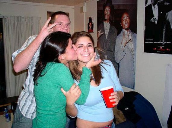 drunk_girls_kissing