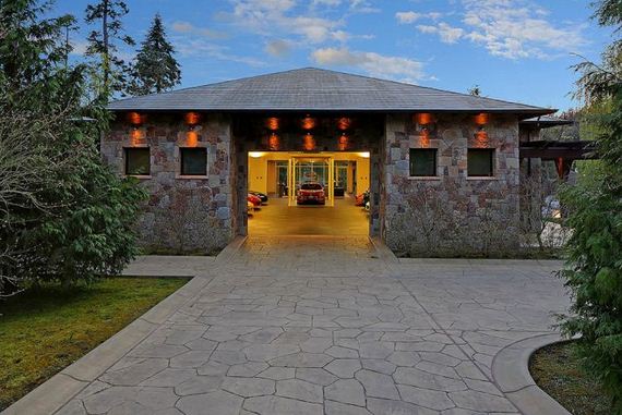 mansion_garage