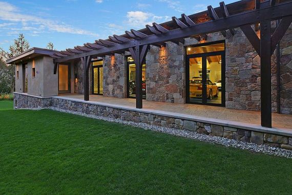 mansion_garage