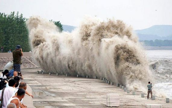 massive_tidal_wave