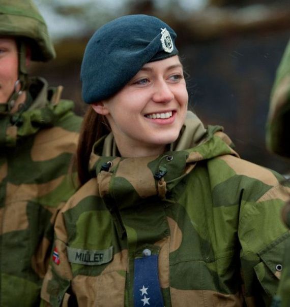 norwegian_military_girl