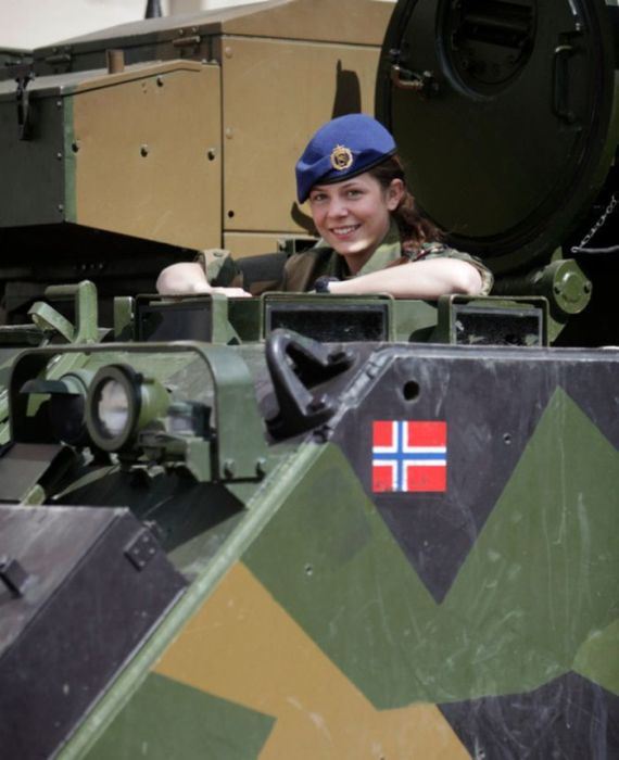 norwegian_military_girl